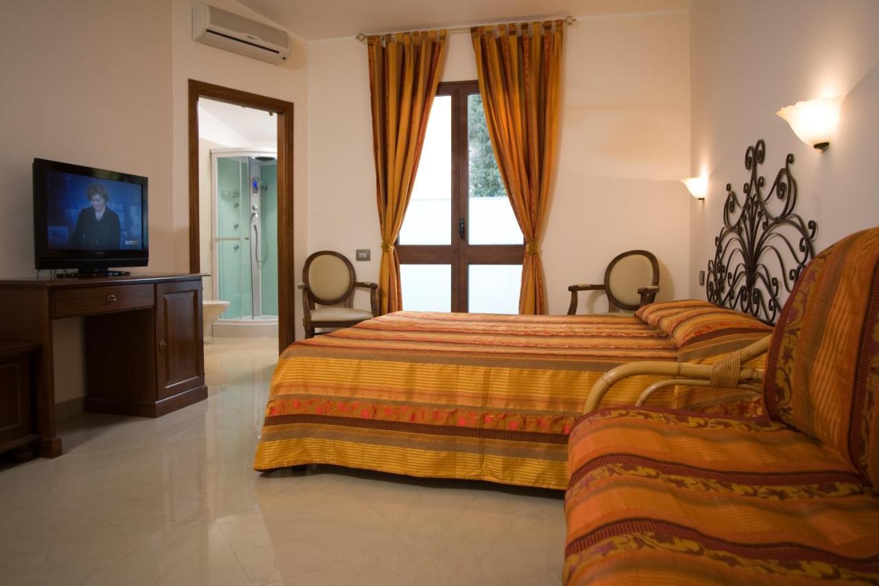 Hotel Hieracon كارلوفورتي المظهر الخارجي الصورة