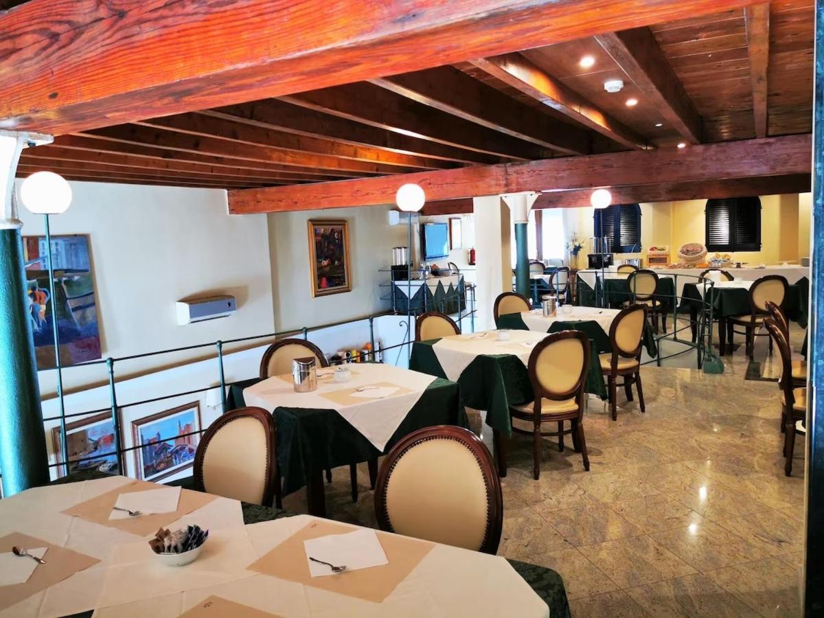 Hotel Hieracon كارلوفورتي المظهر الخارجي الصورة